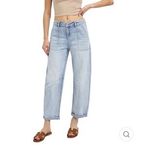Risen Mid Rise Barrel Relaxed Patch Pocket Jeans Light Wash 7/28